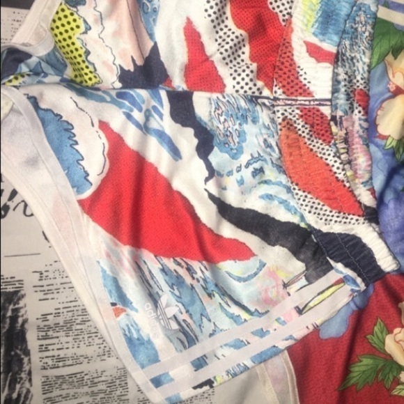 Silk Like Adidas Shorts XS - Picture 3 of 5